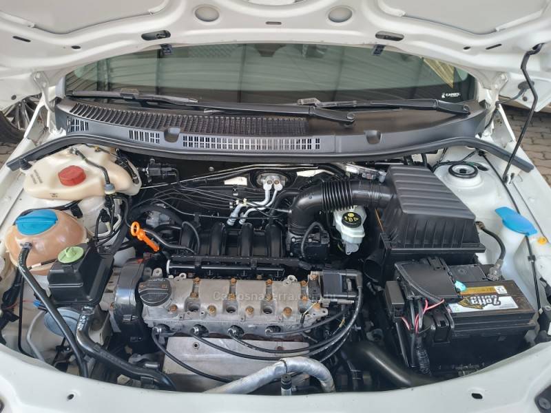 VOLKSWAGEN - SAVEIRO - 2014/2015 - Branca - R$ 45.900,00