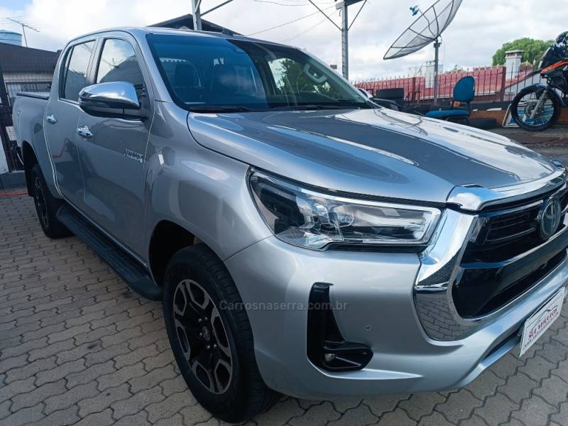 TOYOTA - HILUX - 2022/2022 - Prata - R$ 238.000,00