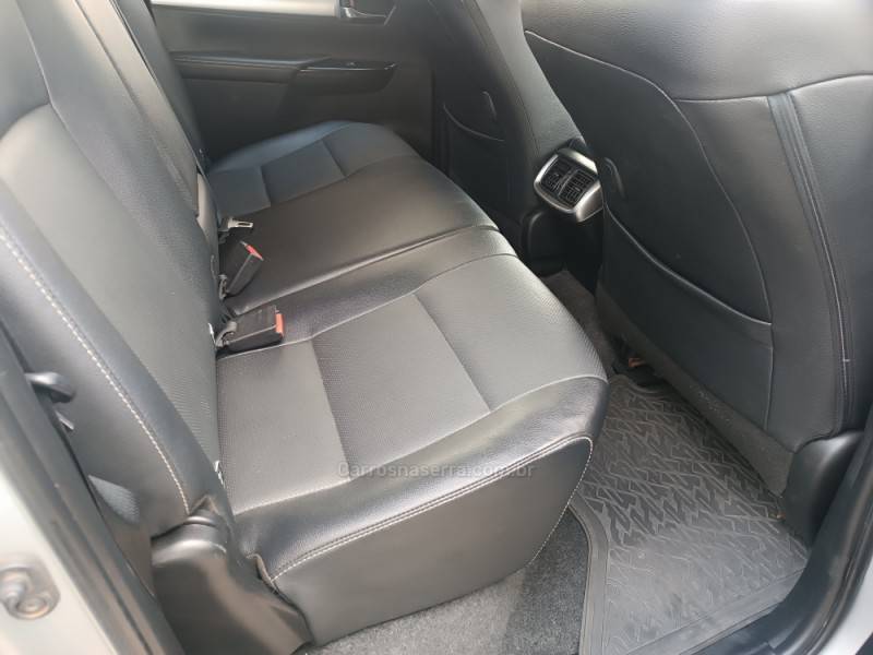 TOYOTA - HILUX - 2022/2022 - Prata - R$ 238.000,00