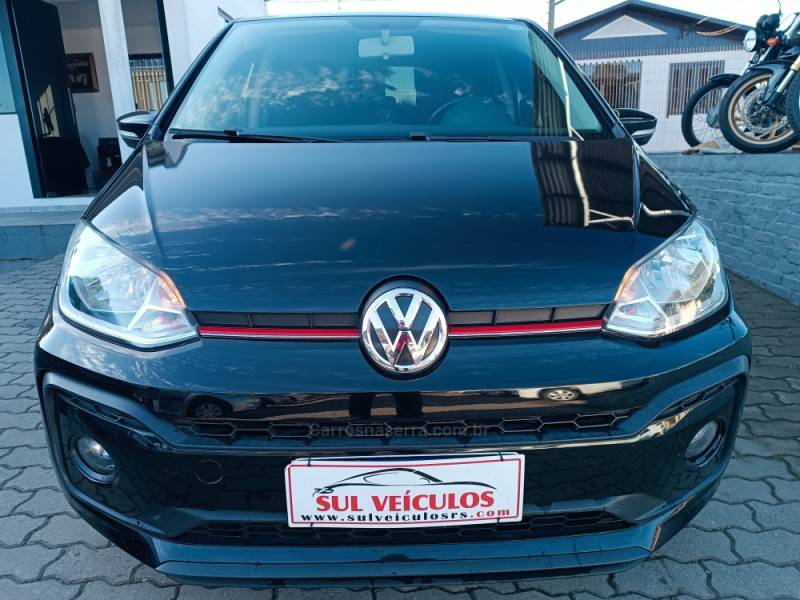 VOLKSWAGEN - UP - 2018/2019 - Preta - R$ 63.900,00