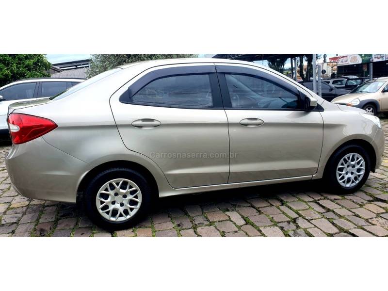 FORD - KA - 2017/2017 - Dourada - R$ 43.900,00
