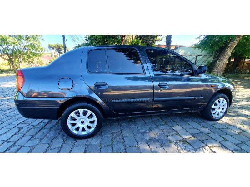 RENAULT - CLIO - 2002/2002 - Cinza - R$ 15.900,00