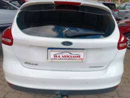FORD - FOCUS - 2017/2018 - Branca - R$ 71.900,00
