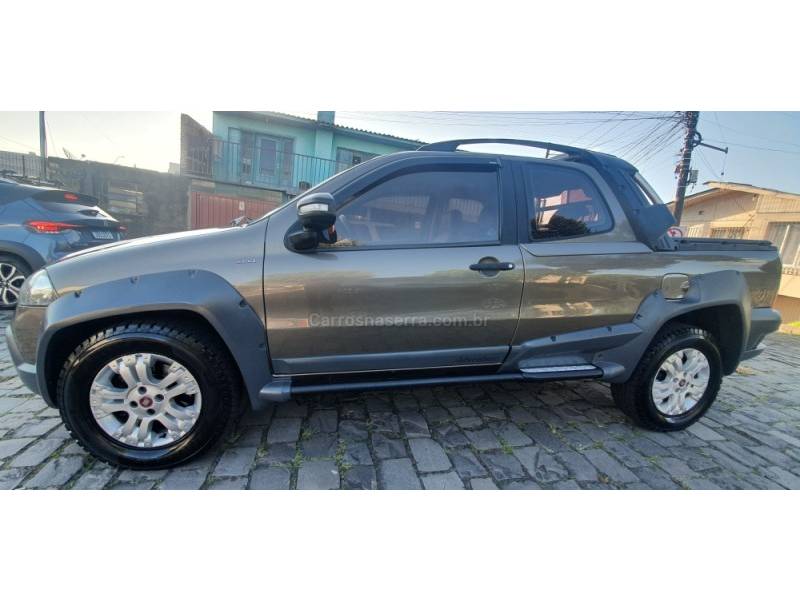 FIAT - STRADA - 2011/2011 - Cinza - R$ 49.900,00