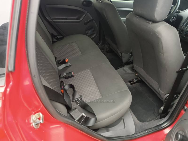 FORD - FIESTA - 2005/2005 - Vermelha - R$ 20.900,00