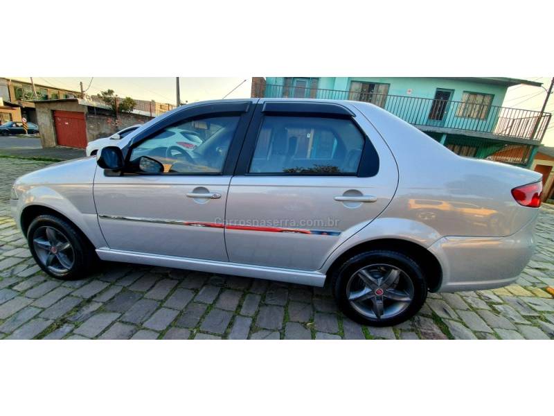 FIAT - SIENA - 2013/2013 - Prata - R$ 32.900,00